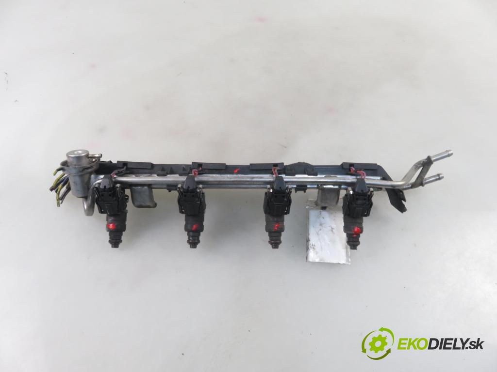 AUDI A3 (8L1) HB 1997 92,00 1.8 - AGN 1781,00 Lišta vstrekovacia 06A906031A (Vstrekovacie lišty)