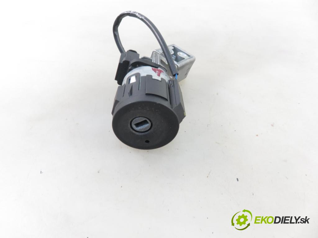 PEUGEOT 308 SW KOMBI 2008 100,00 2.0 HDi 136 1997,00 spinačka 36410600 ; 9663123280 (Spínacie skrinky a kľúče)