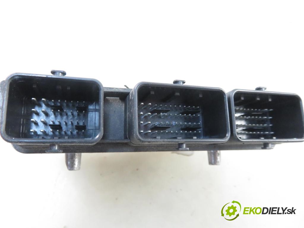 PEUGEOT 308 SW KOMBI 2008 100,00 2.0 HDi 136 1997,00 Riadiaca jednotka Motor 9665426180 ; R0413C007C ; 9663548180