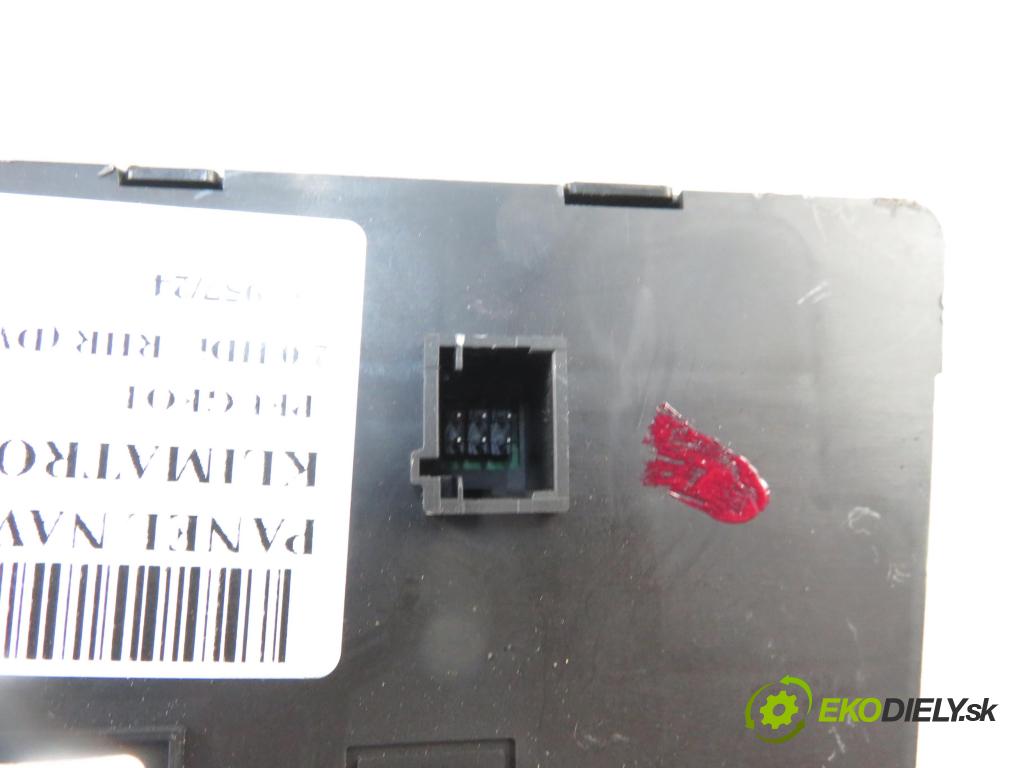 PEUGEOT 308 SW KOMBI 2008 100,00 2.0 HDi 136 1997,00 Panel kúrenia KLIMATRONIK 96850724XT
