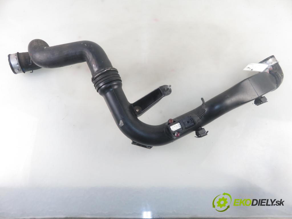 AUDI A4 Avant (8E5, B6) KOMBI 2004 96,00 1.9 TDI - AWX 1896,00 Rúra intercoolera turba 3B0145762C ; 3B0145834N ; 3B0145834P