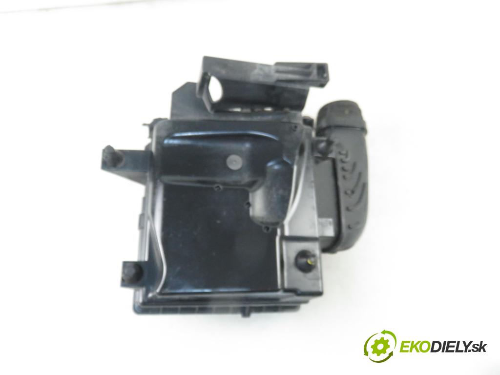 MERCEDES-BENZ CLA Shooting Brake (X117) KOMBI 2016 80,00 CLA 180 d (117.912) - OM 607.951 (K9K) 1461,00 Obal filtra vzduchu A6070900301 (Obaly filtrov vzduchu)