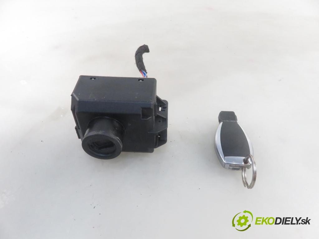 MERCEDES-BENZ CLA Shooting Brake (X117) KOMBI 2016 80,00 CLA 180 d (117.912) - OM 607.951 (K9K) 1461,00 spinačka 2469054602 (Spínacie skrinky a kľúče)