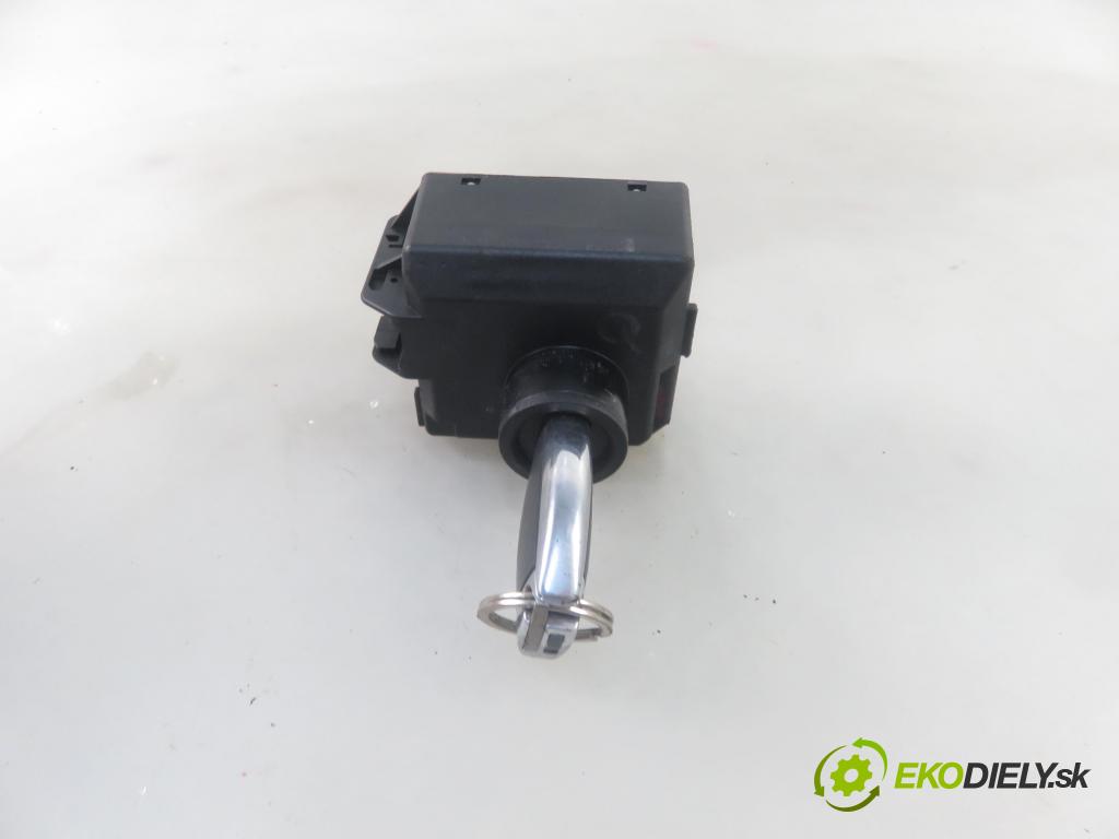 MERCEDES-BENZ CLA Shooting Brake (X117) KOMBI 2016 80,00 CLA 180 d (117.912) - OM 607.951 (K9K) 1461,00 spinačka 2469054602 (Spínacie skrinky a kľúče)