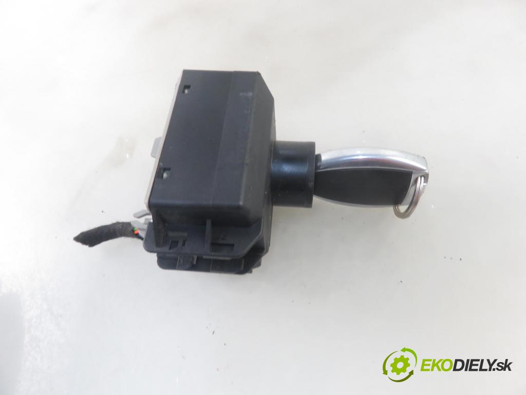 MERCEDES-BENZ CLA Shooting Brake (X117) KOMBI 2016 80,00 CLA 180 d (117.912) - OM 607.951 (K9K) 1461,00 spinačka 2469054602 (Spínacie skrinky a kľúče)