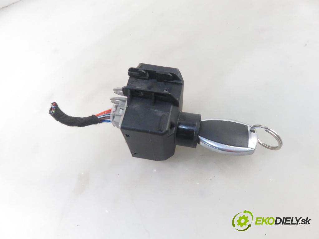 MERCEDES-BENZ CLA Shooting Brake (X117) KOMBI 2016 80,00 CLA 180 d (117.912) - OM 607.951 (K9K) 1461,00 spinačka 2469054602 (Spínacie skrinky a kľúče)