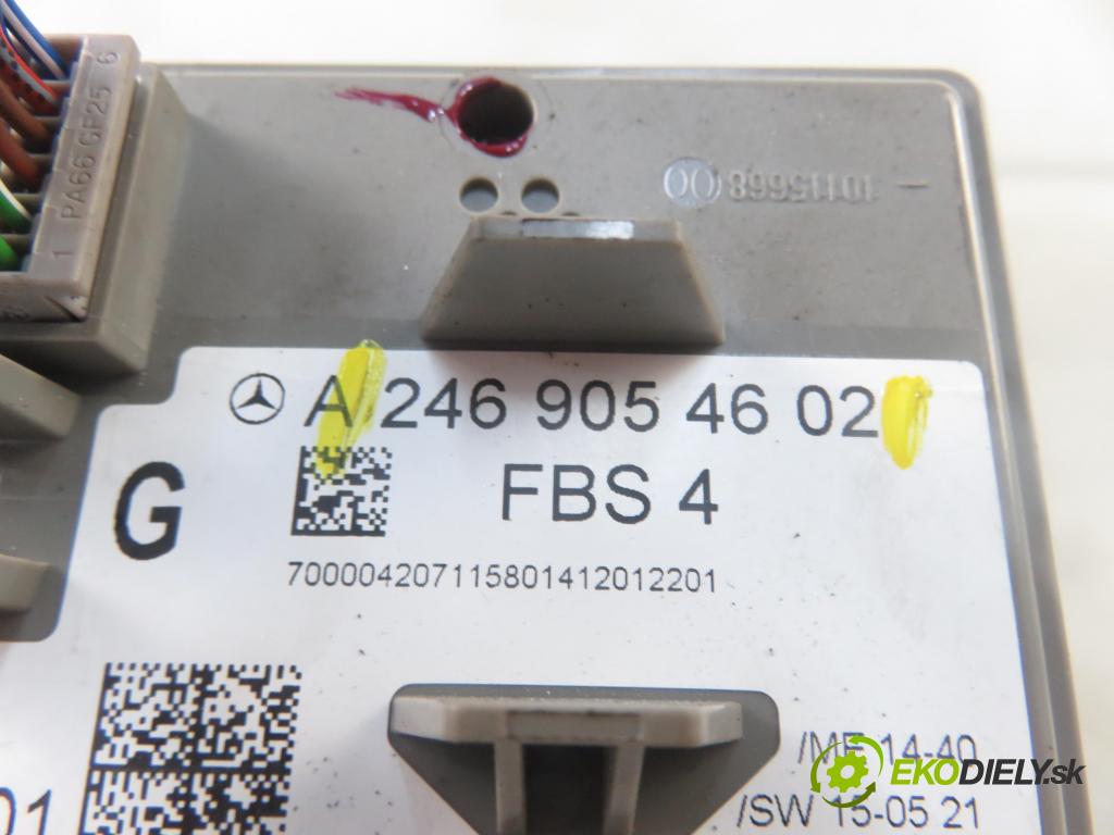 MERCEDES-BENZ CLA Shooting Brake (X117) KOMBI 2016 80,00 CLA 180 d (117.912) - OM 607.951 (K9K) 1461,00 spinačka 2469054602 (Spínacie skrinky a kľúče)