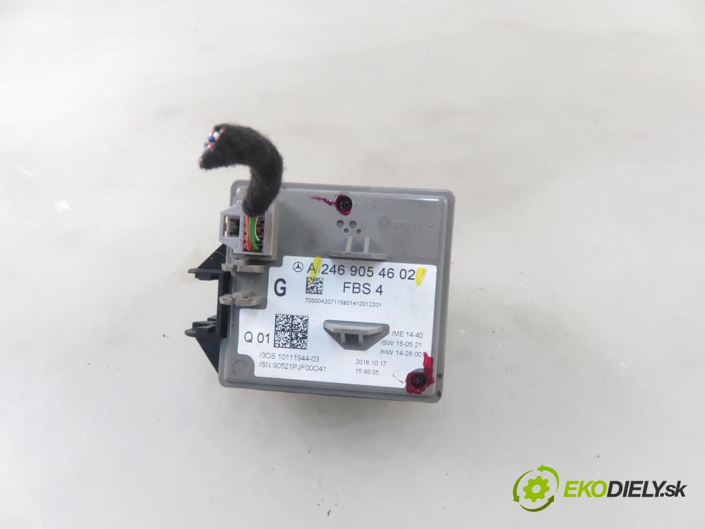 MERCEDES-BENZ CLA Shooting Brake (X117) KOMBI 2016 80,00 CLA 180 d (117.912) - OM 607.951 (K9K) 1461,00 spinačka 2469054602 (Spínacie skrinky a kľúče)