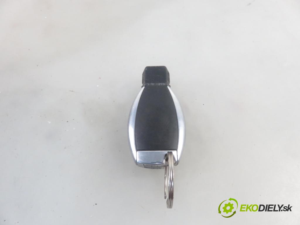 MERCEDES-BENZ CLA Shooting Brake (X117) KOMBI 2016 80,00 CLA 180 d (117.912) - OM 607.951 (K9K) 1461,00 spinačka 2469054602 (Spínacie skrinky a kľúče)