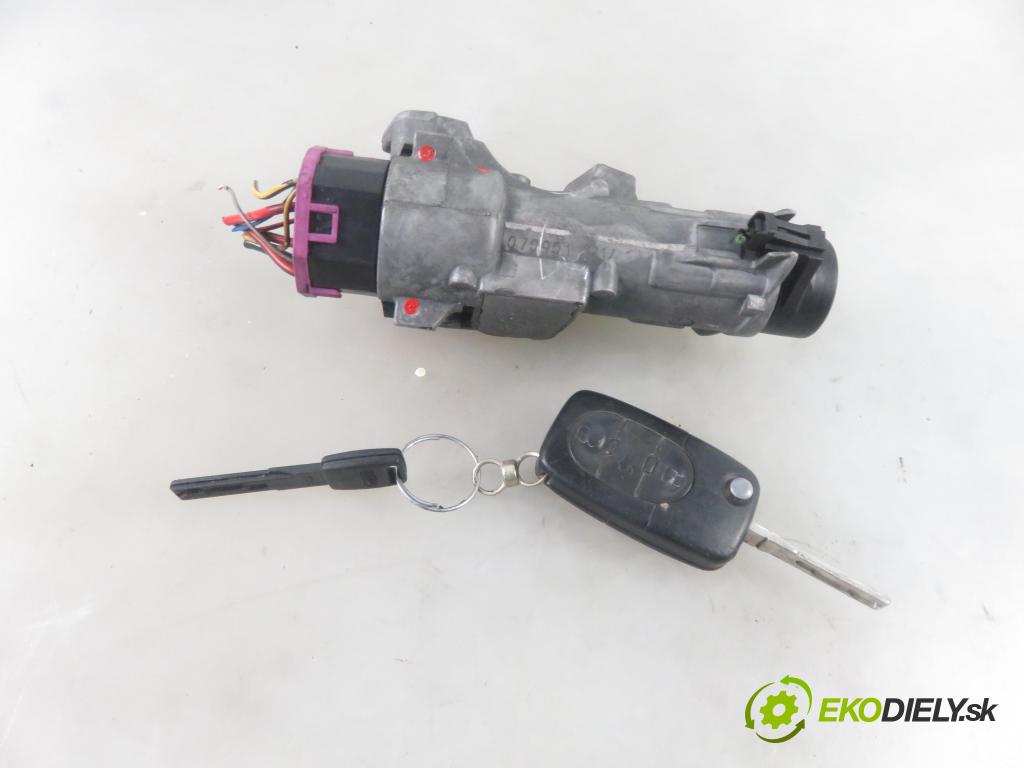 AUDI A4 Avant (8E5, B6) KOMBI 2001 96,00 1.9 TDI - AWX 1896,00 spinačka 4B0905851C (Spínacie skrinky a kľúče)