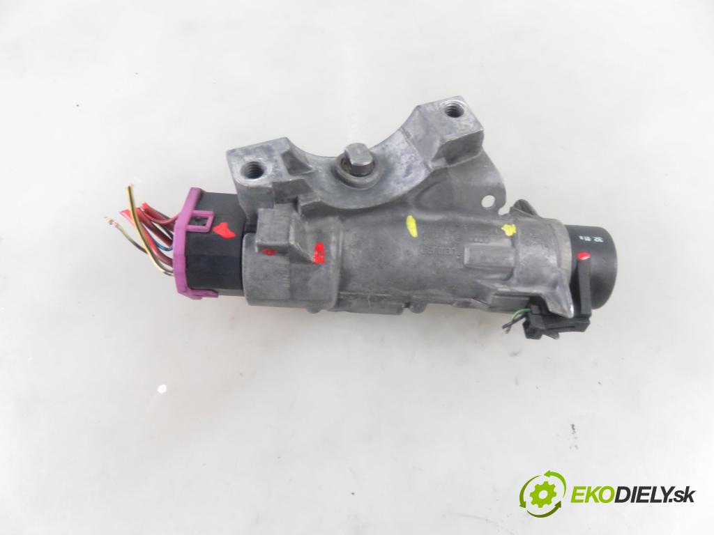 AUDI A4 Avant (8E5, B6) KOMBI 2001 96,00 1.9 TDI - AWX 1896,00 spinačka 4B0905851C (Spínacie skrinky a kľúče)