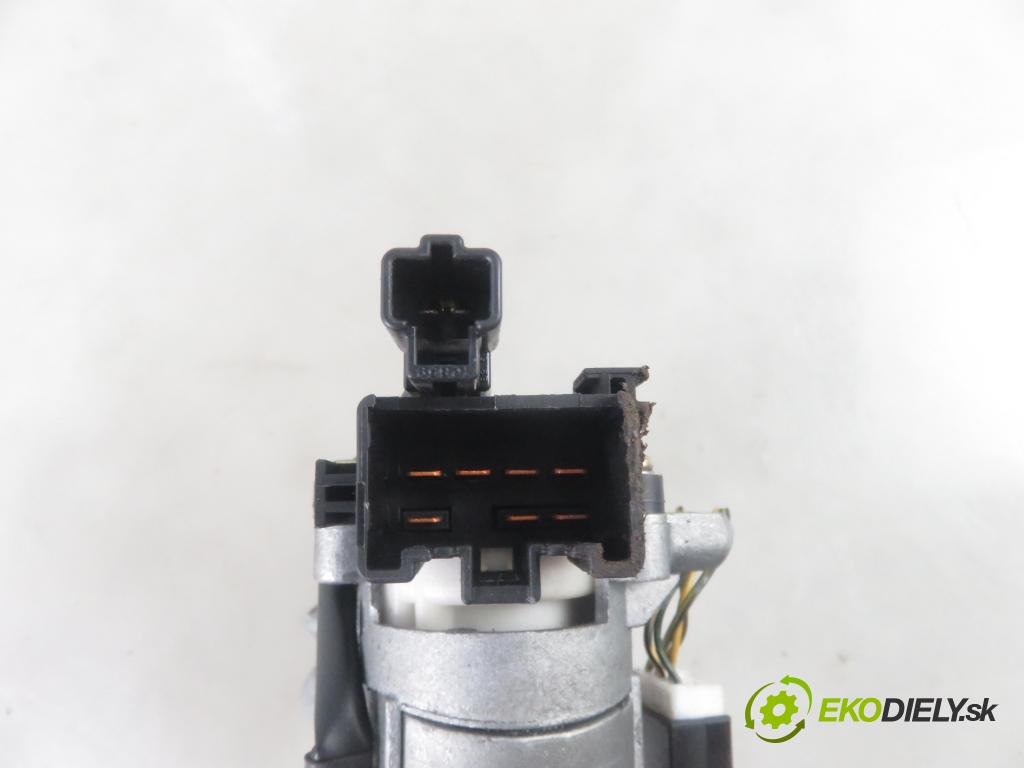 TOYOTA YARIS (_P1_) HB 2004 50,00 1.0 VVT- i 68 - 1SZ-FE 998,00 spinačka 450200D01 ; 897830D010 (Spínacie skrinky a kľúče)