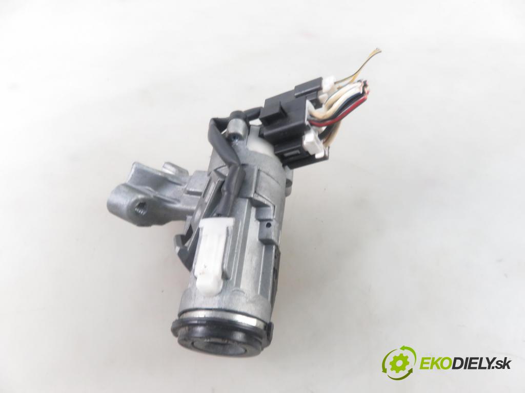 TOYOTA YARIS (_P1_) HB 2004 50,00 1.0 VVT- i 68 - 1SZ-FE 998,00 spinačka 450200D01 ; 897830D010 (Spínacie skrinky a kľúče)