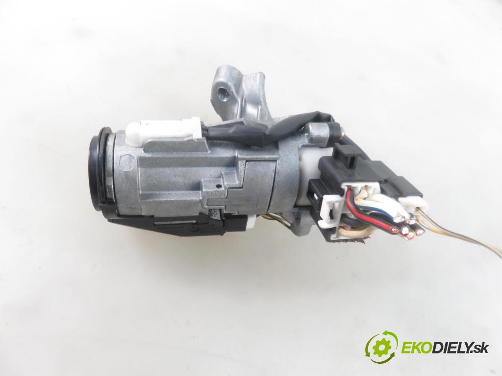 TOYOTA YARIS (_P1_) HB 2004 50,00 1.0 VVT- i 68 - 1SZ-FE 998,00 spinačka 450200D01 ; 897830D010 (Spínacie skrinky a kľúče)