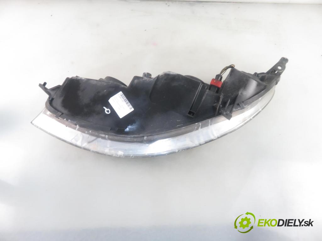 PEUGEOT 407 (6D_) SEDAN 2005 103,00 2.0 16V 1997,00 Svetlo PP 0301213204