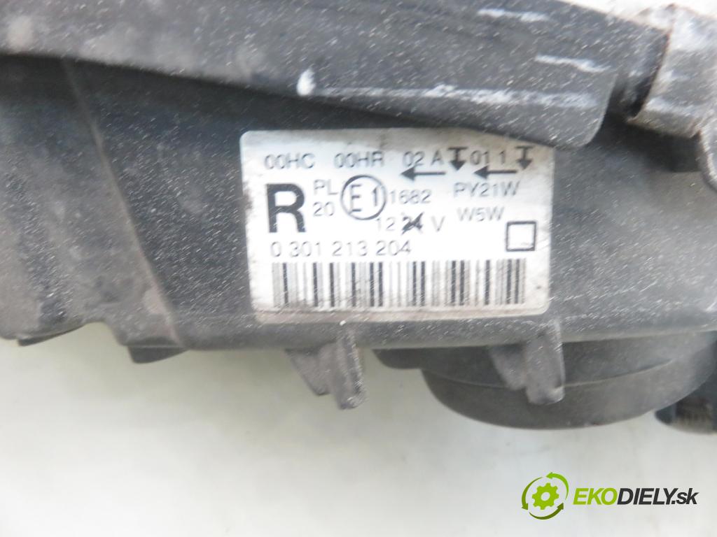 PEUGEOT 407 (6D_) SEDAN 2005 103,00 2.0 16V 1997,00 Svetlo PP 0301213204
