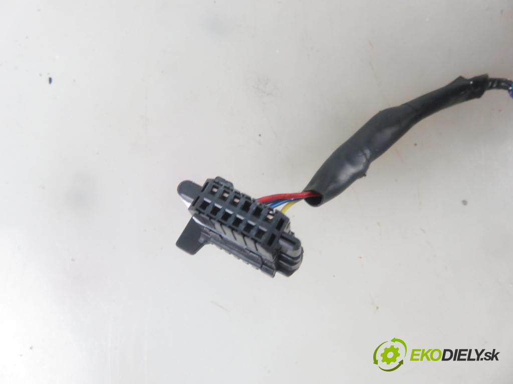 VW TOURAN (1T1, 1T2) MINIVAN 2009 80,00 2.0 EcoFuel - BSX 1984,00 spinačka 1K0905851B ; 1K0905865 (Spínacie skrinky a kľúče)