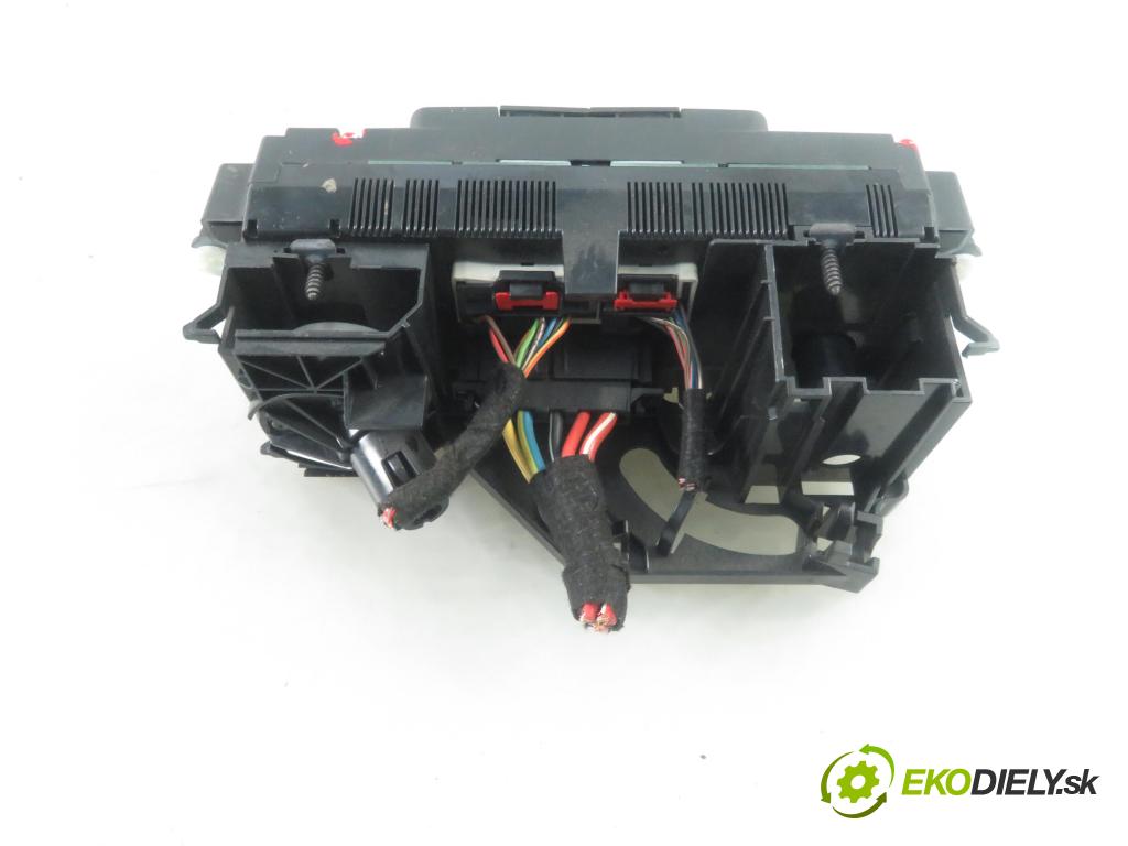VW TOURAN (1T1, 1T2) MINIVAN 2009 80,00 2.0 EcoFuel - BSX 1984,00 Panel kúrenia KLIMATIZACE: 