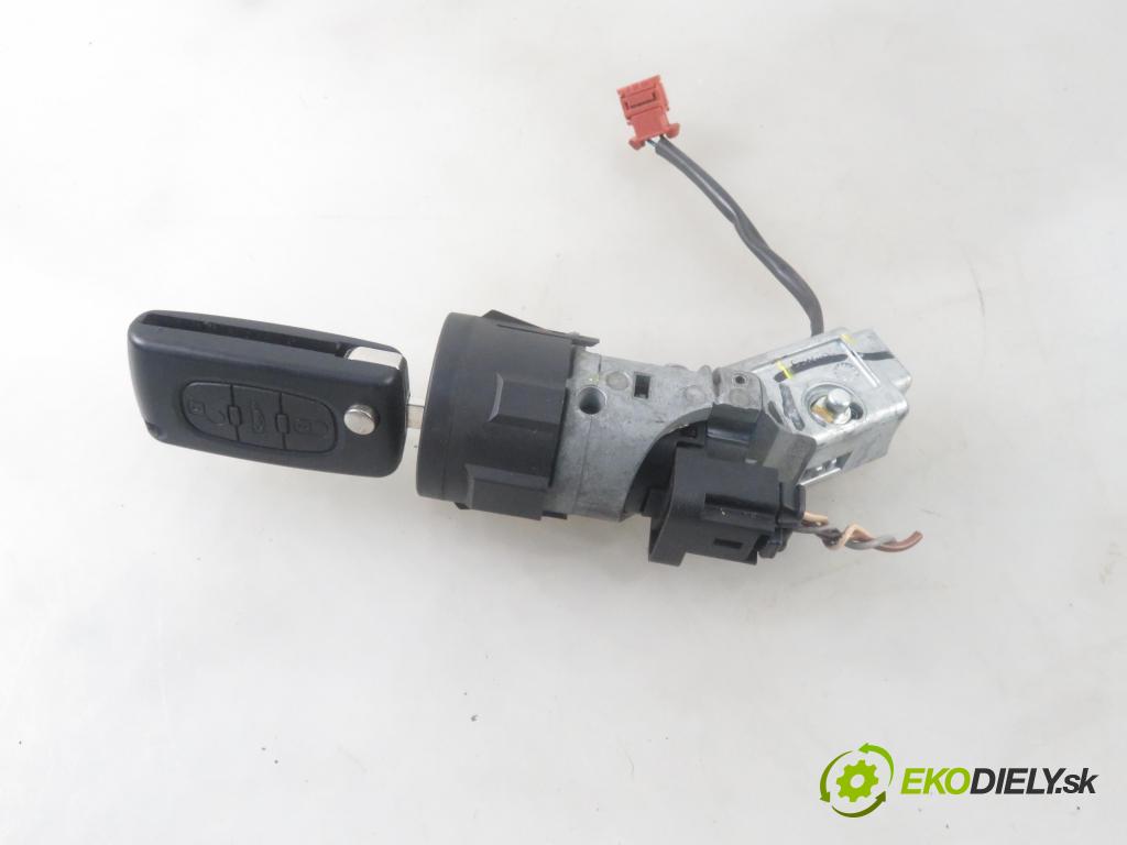 PEUGEOT 407 (6D_) SEDAN 2005 103,00 2.0 16V  1997,00 spinačka N9502073 ;  N0502455 (Spínacie skrinky a kľúče)