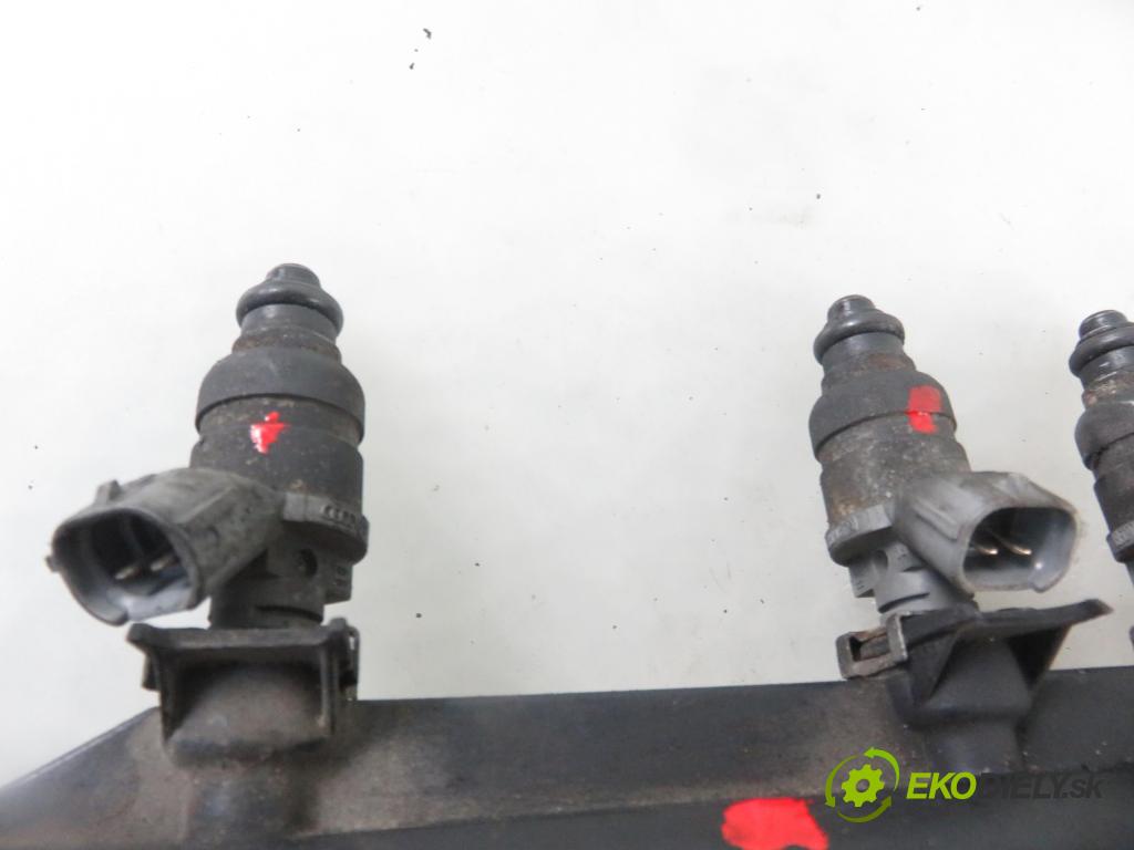 VW GOLF V (1K1) HB 2009 75,00 1.6 - BSE 1595,00 Lišta vstrekovacia 06A133317AS ; 06A906031BT (Vstrekovacie lišty)