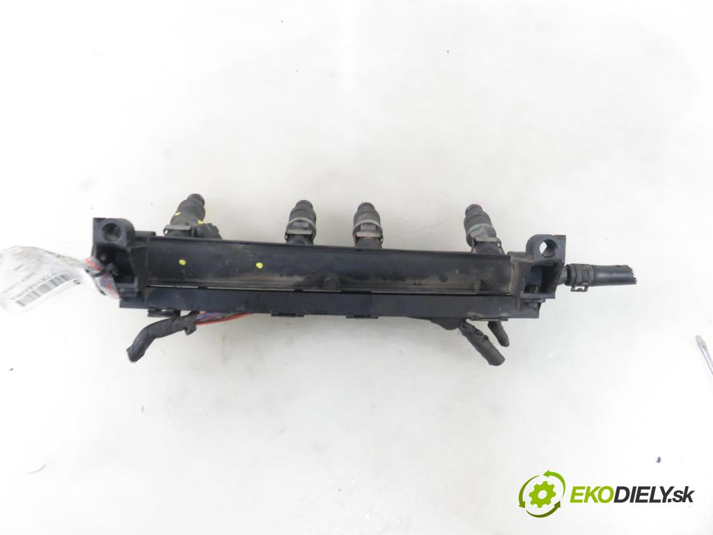 VW GOLF V (1K1) HB 2009 75,00 1.6 - BSE 1595,00 Lišta vstrekovacia 06A133317AS ; 06A906031BT (Vstrekovacie lišty)