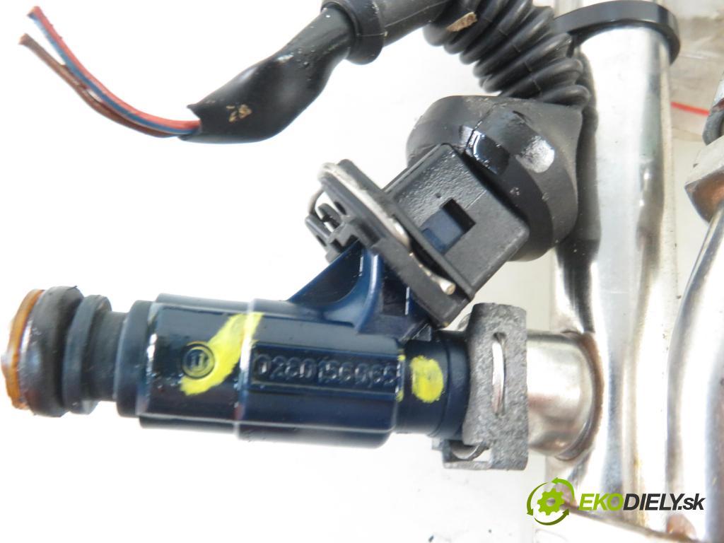 AUDI A4 (8E2, B6) SEDAN 2001 110,00 1.8 T - AVJ 1781,00 Lišta vstrekovacia 0280156065 ; 06B133551M (Vstrekovacie lišty)