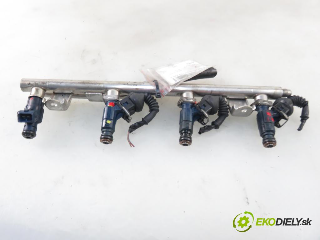 AUDI A4 (8E2, B6) SEDAN 2001 110,00 1.8 T - AVJ 1781,00 Lišta vstrekovacia 0280156065 ; 06B133551M (Vstrekovacie lišty)