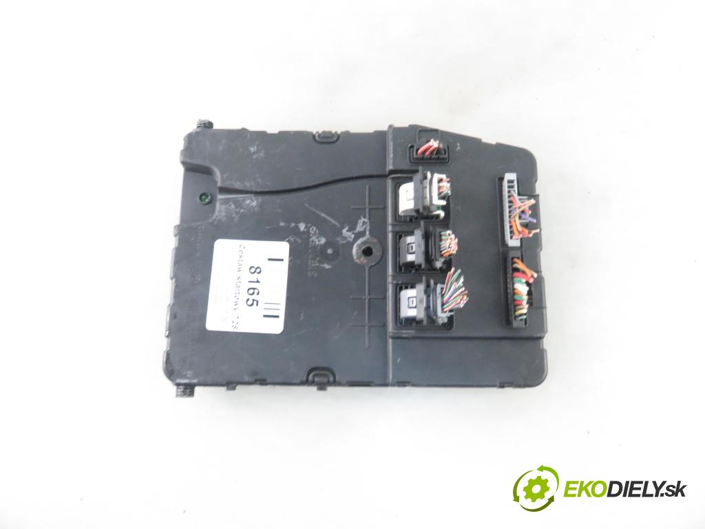 RENAULT SCENIC II (JM0/1_) MINIVAN 2005 74,00 1.5 dCi 101 - K9K 728 1461,00 MODUL BSI 8200351185 ; S118400920C