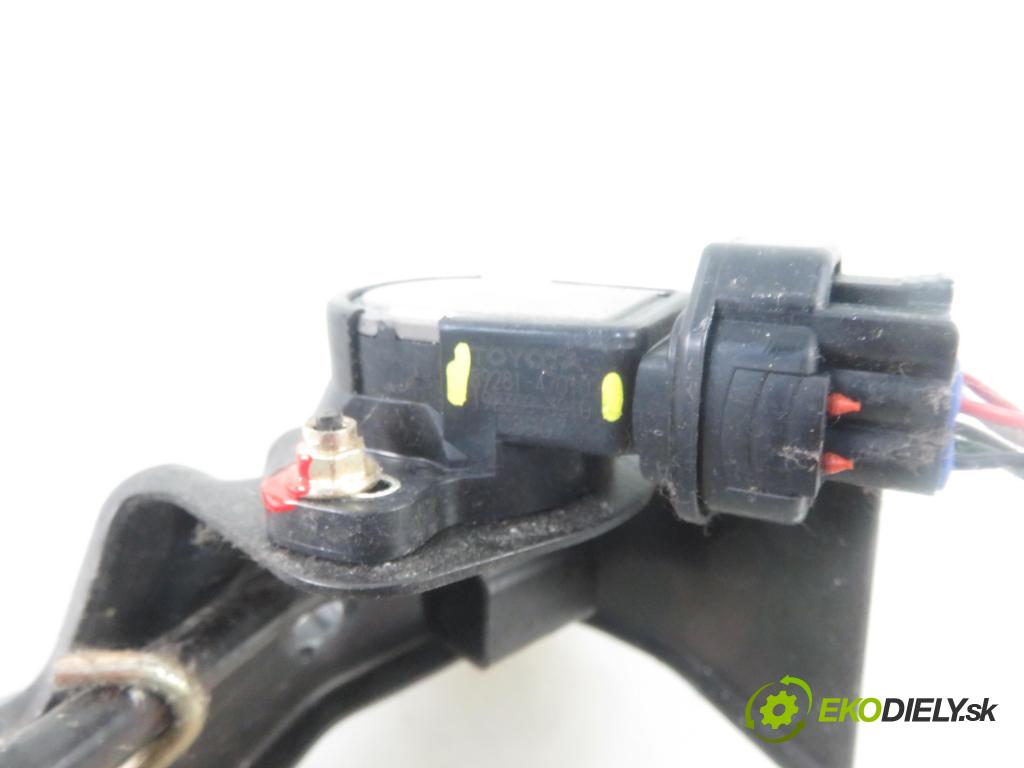 TOYOTA COROLLA Verso (_E12_) MINIVAN 2003 66,00 2.0 D-4D (CDE120_) - 1CD-FTV 1995,00 Potenciometer plynu 8928147018 ; 1983003010 (Pedále)