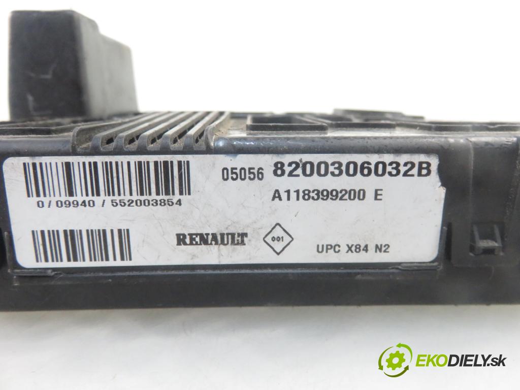 RENAULT SCENIC II (JM0/1_) MINIVAN 2005 74,00 1.5 dCi 101 - K9K 728 1461,00 MODUL BSI 8200306032B ; A118399200E