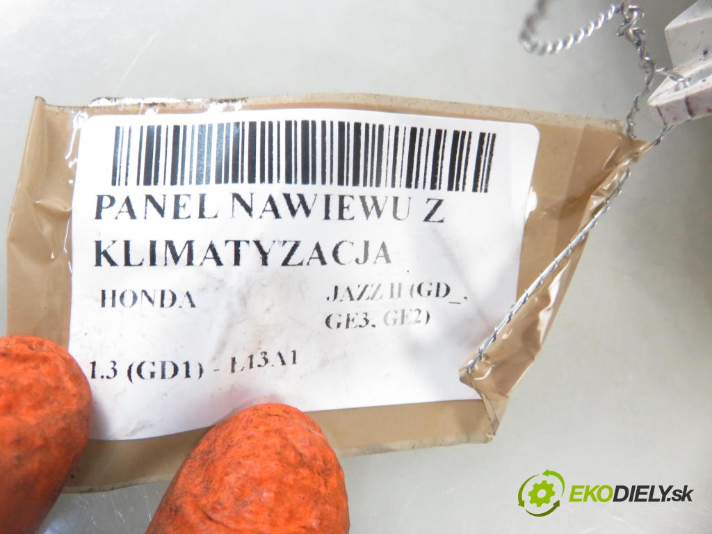 HONDA JAZZ II (GD_, GE3, GE2) HB 2003 61,00 1.3 (GD1) - L13A1 1339,00 Panel kúrenia KLIMATIZACE: