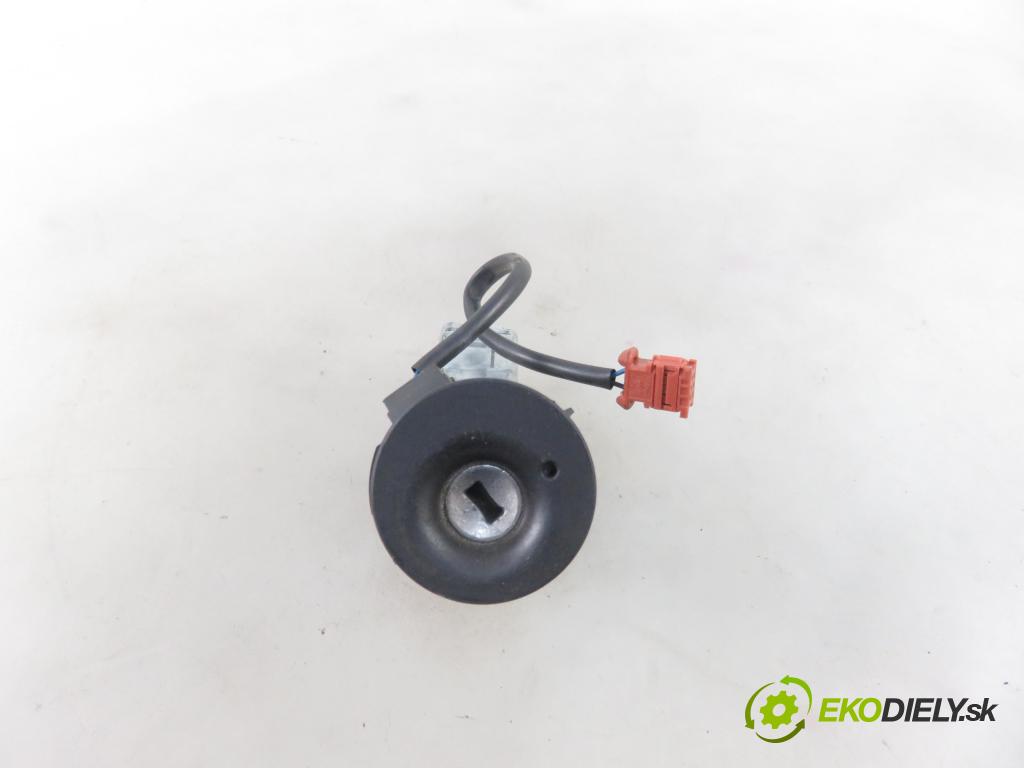 CITROEN C3 I (FC_) HB 2002 50,00 1.4 HDi - 8HZ (DV4TD) 1398,00 spínačka N0502073 ; N0502455 ; 9648445180 (Spínací skříňka)