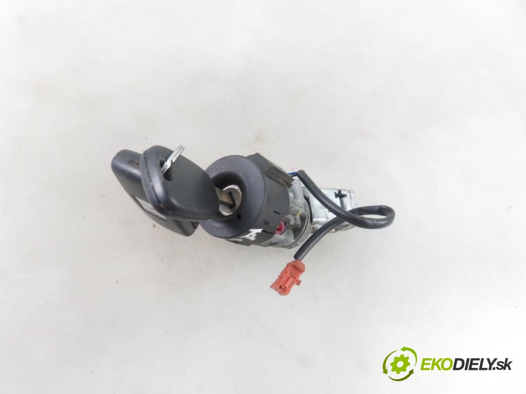 CITROEN C3 I (FC_) HB 2002 50,00 1.4 HDi - 8HZ (DV4TD) 1398,00 spínačka N0502073 ; N0502455 ; 9648445180 (Spínací skříňka)