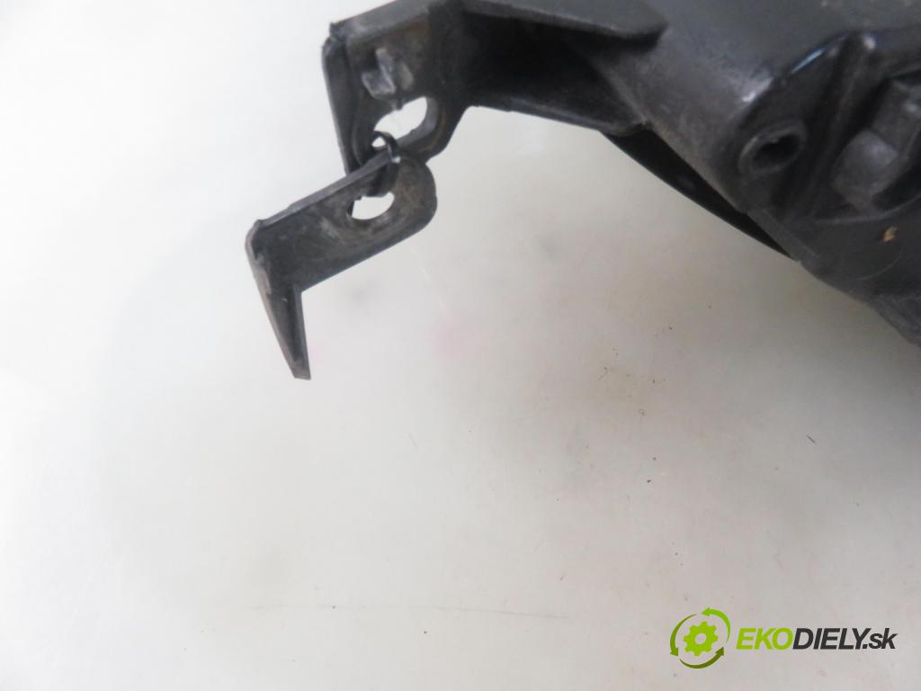 PEUGEOT 407 (6D_) SEDAN 2004 100,00 2.0 HDi 135 - RHR 1997,00 Svetlo LP 0301213271 ; 9641944280