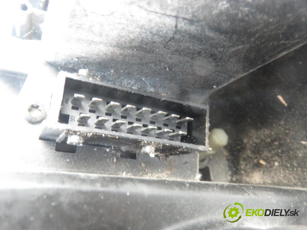 PEUGEOT 407 (6D_) SEDAN 2004 100,00 2.0 HDi 135 - RHR 1997,00 Svetlo LP 0301213271 ; 9641944280