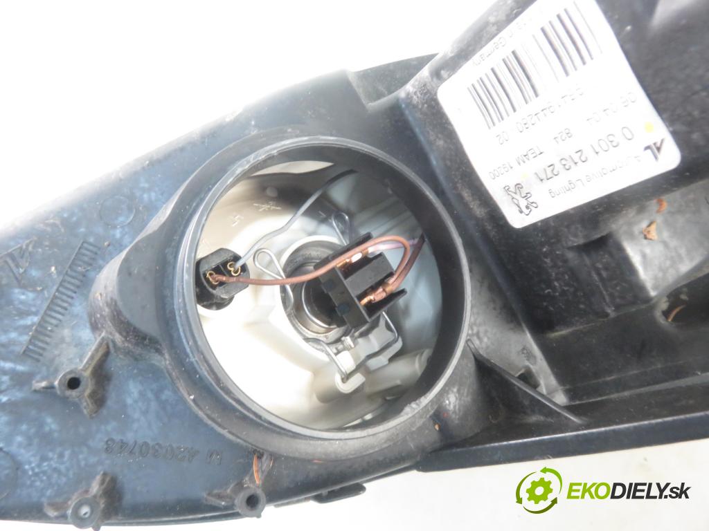 PEUGEOT 407 (6D_) SEDAN 2004 100,00 2.0 HDi 135 - RHR 1997,00 Svetlo LP 0301213271 ; 9641944280