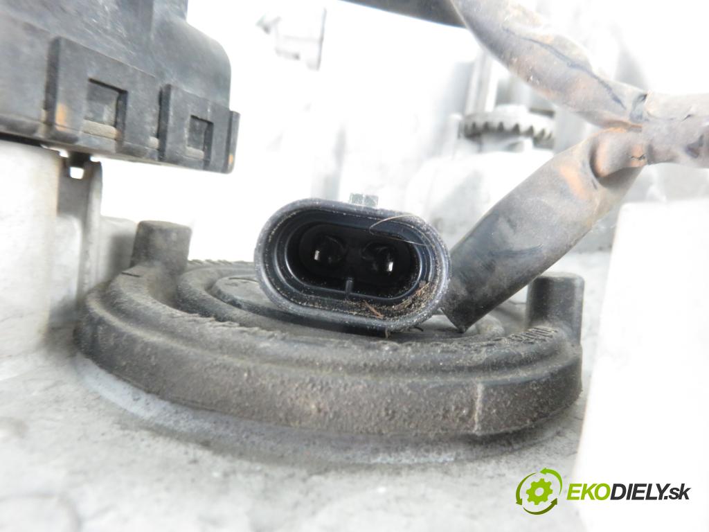 TOYOTA COROLLA Verso (_E12_) MINIVAN 2003 66,00 2.0 D-4D (CDE120_) - 1CD-FTV 1995,00 Svetlo PP