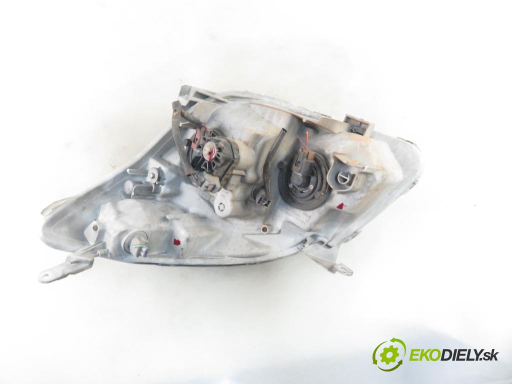 TOYOTA COROLLA Verso (_E12_) MINIVAN 2003 66,00 2.0 D-4D (CDE120_) - 1CD-FTV 1995,00 Svetlo PP
