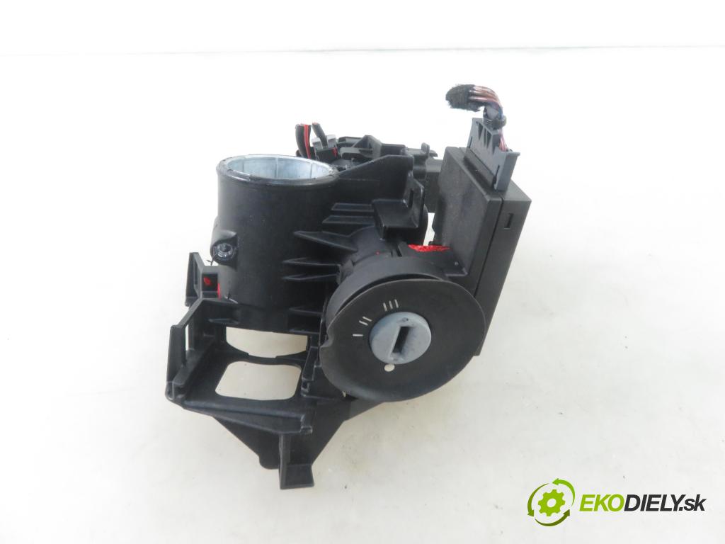 OPEL ZAFIRA A Nadwozie Wielkopojemne (MPV) (T98)  MINIVAN 2002 92,00 1.8 16V 125 - Z 18 XE 1796,00 spinačka 90589313 ; 24445098 (Spínacie skrinky a kľúče)