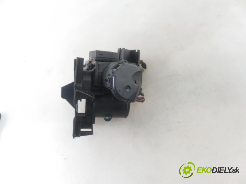 OPEL ZAFIRA A Nadwozie Wielkopojemne (MPV) (T98)  MINIVAN 2002 92,00 1.8 16V 125 - Z 18 XE 1796,00 spinačka 90589313 ; 24445098 (Spínacie skrinky a kľúče)