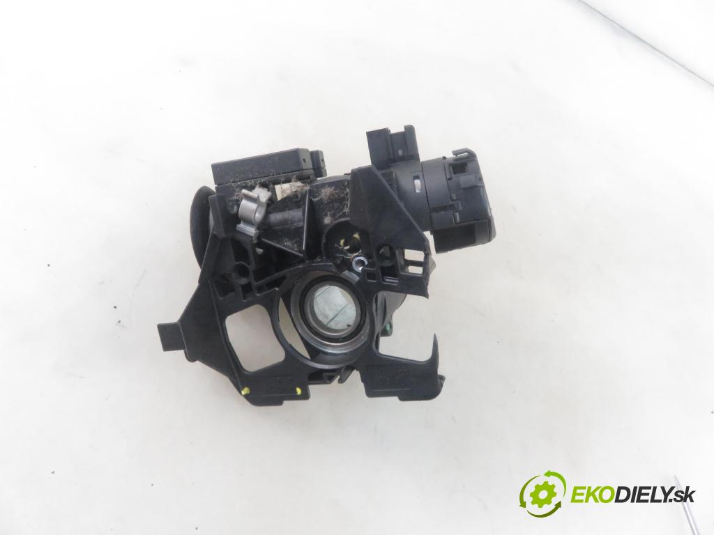 OPEL ZAFIRA A Nadwozie Wielkopojemne (MPV) (T98)  MINIVAN 2002 92,00 1.8 16V 125 - Z 18 XE 1796,00 spinačka 90589313 ; 24445098 (Spínacie skrinky a kľúče)