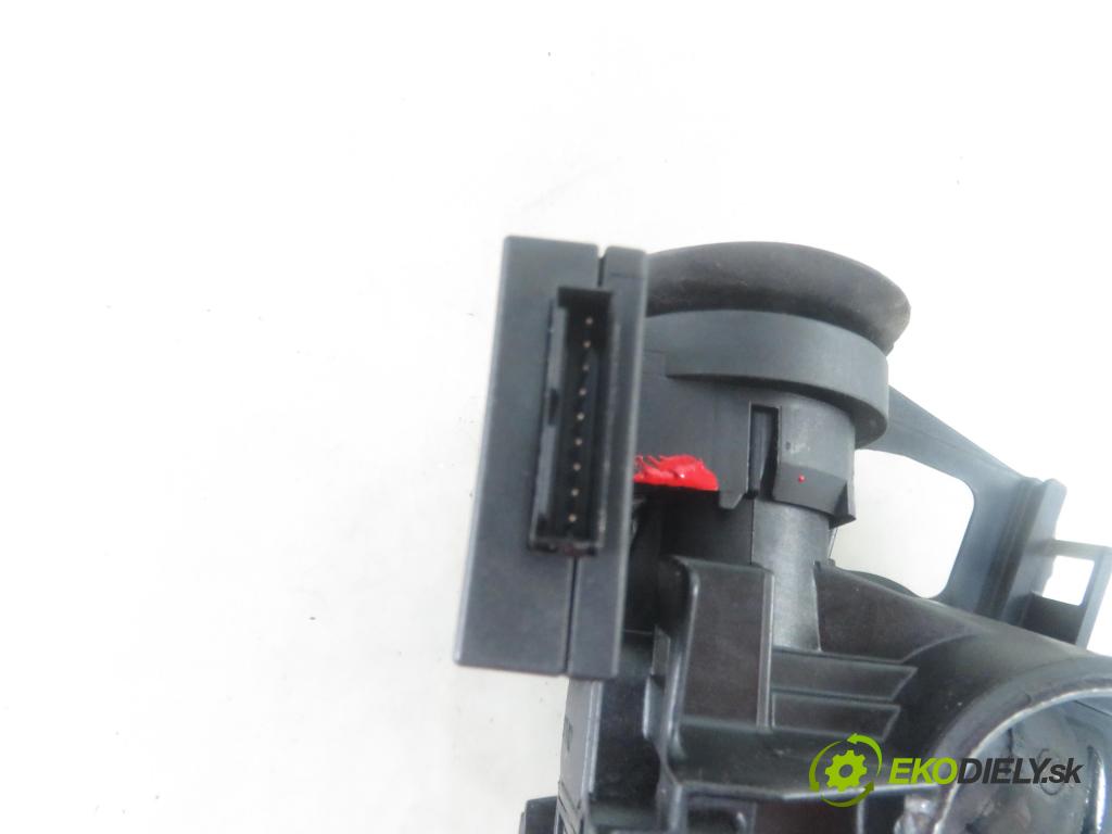 OPEL ZAFIRA A Nadwozie Wielkopojemne (MPV) (T98)  MINIVAN 2002 92,00 1.8 16V 125 - Z 18 XE 1796,00 spinačka 90589313 ; 24445098 (Spínacie skrinky a kľúče)