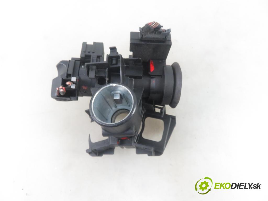 OPEL ZAFIRA A Nadwozie Wielkopojemne (MPV) (T98)  MINIVAN 2002 92,00 1.8 16V 125 - Z 18 XE 1796,00 spinačka 90589313 ; 24445098 (Spínacie skrinky a kľúče)