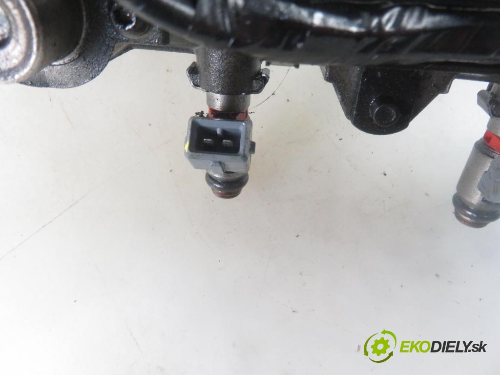 VW GOLF IV (1J1) HB 1998 55,00 1.4 16V 75 - AKQ 1390,00 Lišta vstrekovacia 036133319B ; 036031C ; IWP058 (Vstrekovacie lišty)