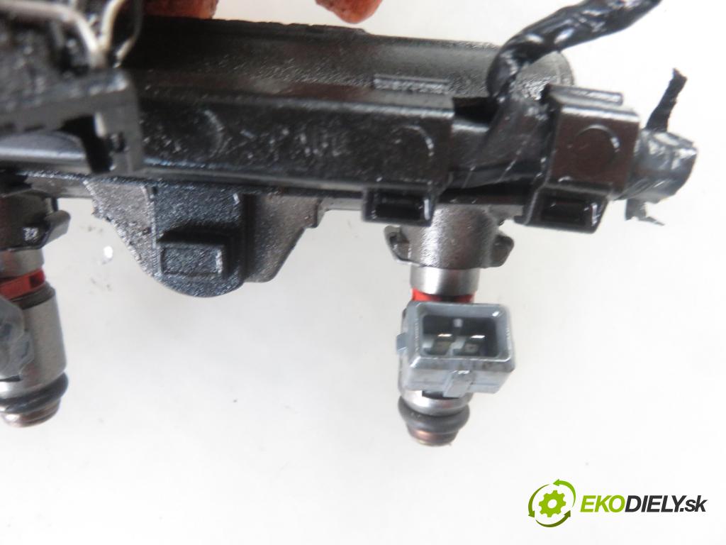 VW GOLF IV (1J1) HB 1998 55,00 1.4 16V 75 - AKQ 1390,00 Lišta vstrekovacia 036133319B ; 036031C ; IWP058 (Vstrekovacie lišty)