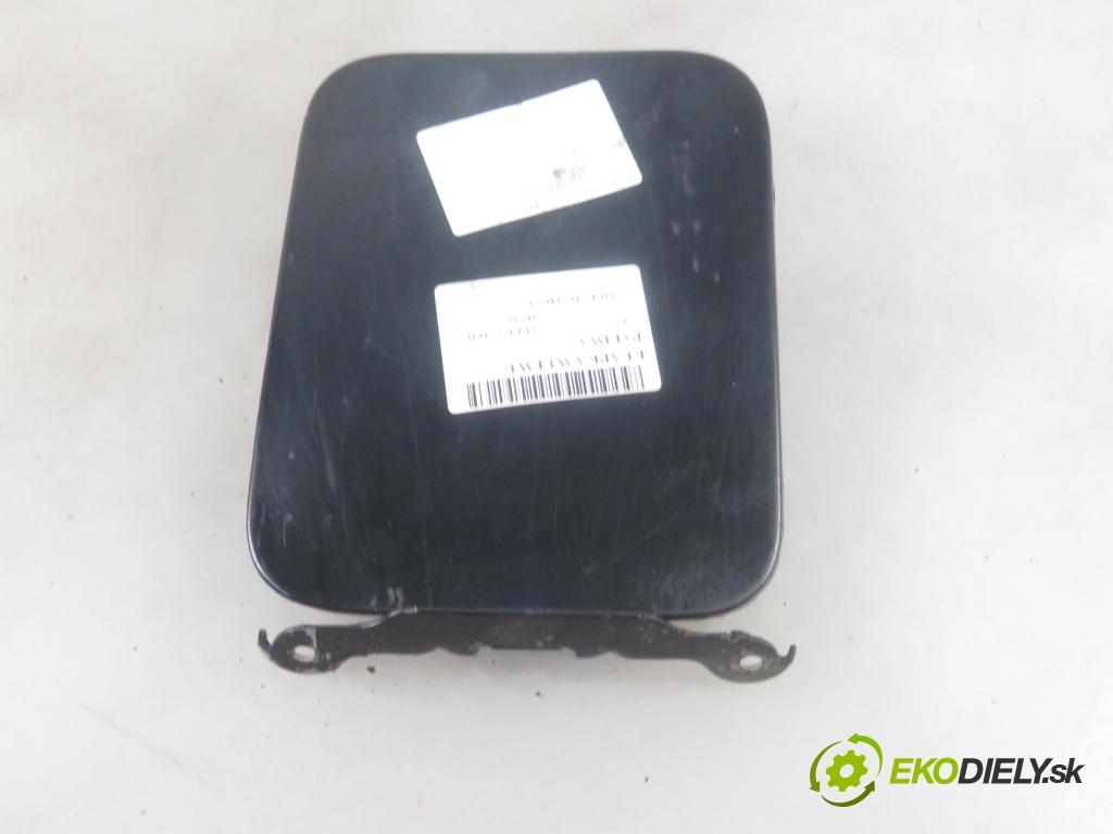NISSAN TERRANO II (R20) TERENOWY 1993 74,00 2.7 TD 4WD 101 - TD27T 2664,00 Dvierka nádrže paliva (Ostatné)