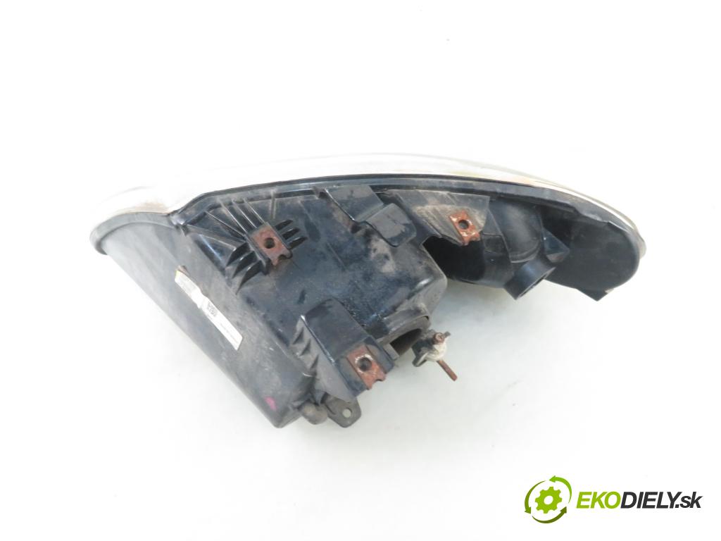 CHRYSLER VOYAGER IV (RG, RS) MINIVAN 2001 105,00 2.5 CRD 143 - ENJ 2499,00 Svetlo PP CS090A001R