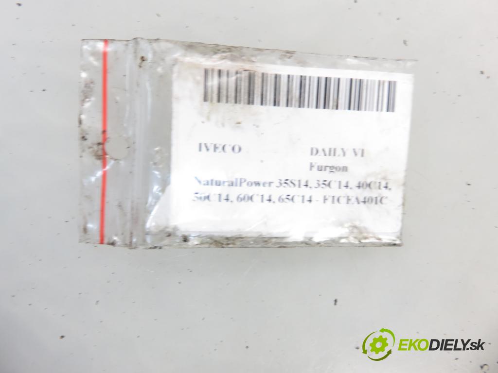 IVECO DAILY VI Furgon FURGON 2020 100,00 3.0 NaturalPower 136 - F1CFA401C 2998,00 prístrojovka/ budíky elastický / sieťka