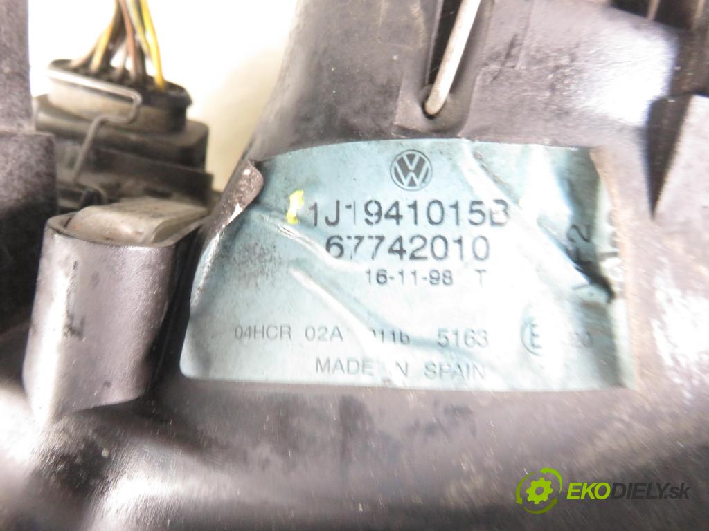 VW GOLF IV (1J1) HB 1998 55,00 1.4 16V 75 - AKQ 1390,00 Svetlo LP 1J1941015B