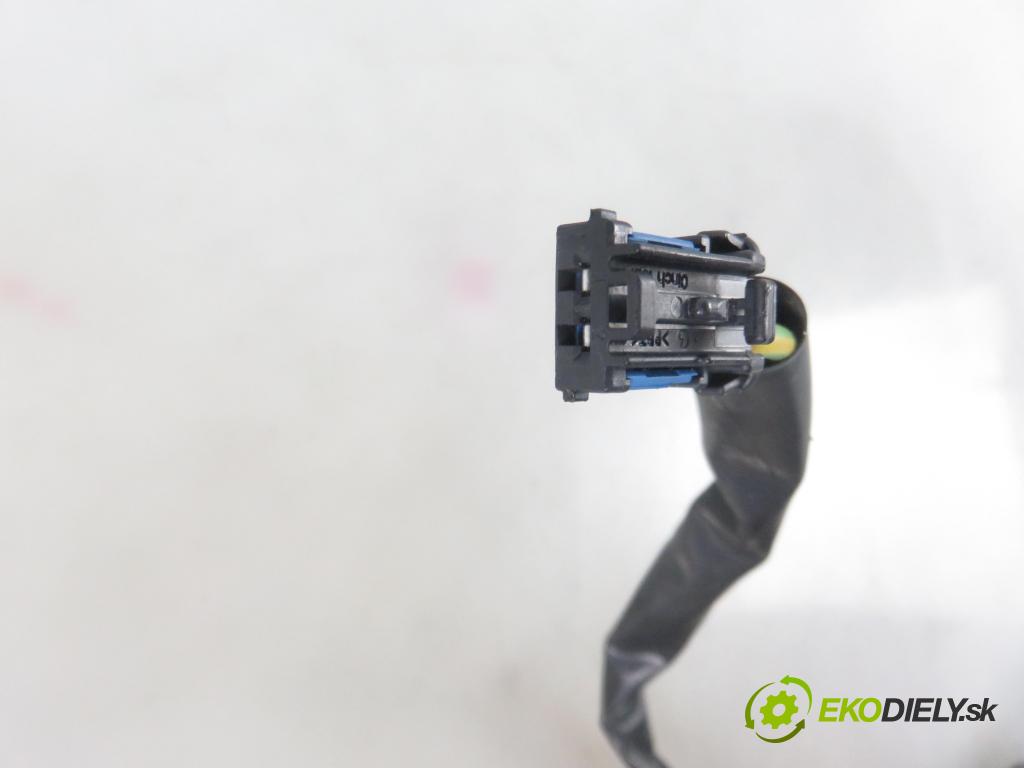 PEUGEOT 206 liftback (2A/C) HB 2004 51,00 1.4 HDi - 8HX (DV4TD) 1398,00 spinačka  (Spínacie skrinky a kľúče)